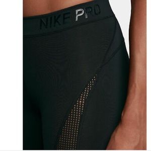 Nike Pro Hypercool tight fit